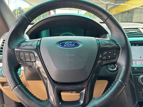 Used 2017 Ford Explorer XLT w/ Equipment Group 202A FWD image 11