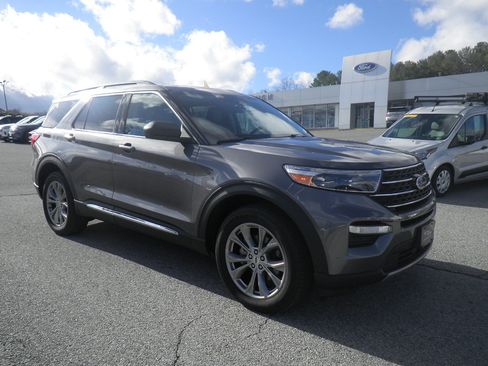 Certified 2022 Ford Explorer XLT w/ Equipment Group 202A image 26