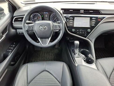 Used 2018 Toyota Camry SE w/ Moonroof Package image 8
