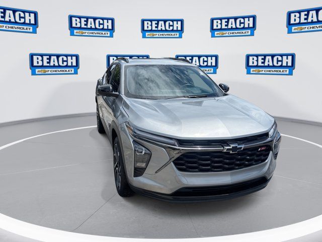 Used 2024 Chevrolet Trax RS w/ Sunroof Package FWD image 2