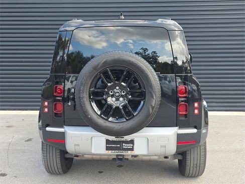 Used 2024 Land Rover Defender 90 S image 6