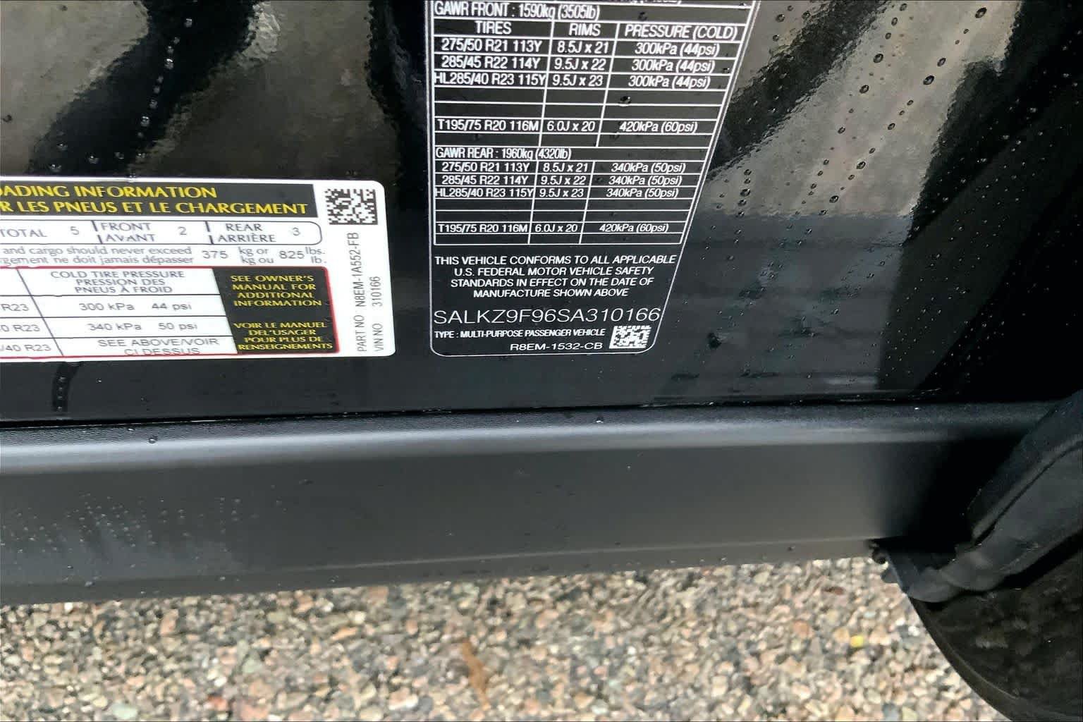 Used 2025 Land Rover Range Rover SV AWD/4WD image 30