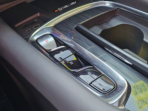 Used 2023 Buick Enclave Essence image 42