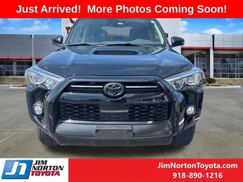 Used 2020 Toyota 4Runner Venture w/ Moonroof Package AWD/4WD image 2