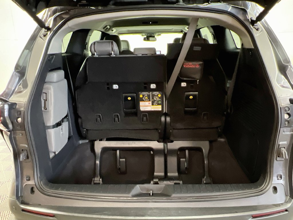 Certified 2025 Toyota Sienna XLE FWD image 23