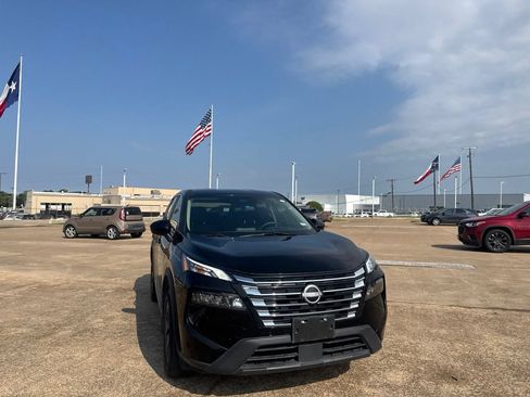 Certified 2024 Nissan Rogue SV FWD image 3
