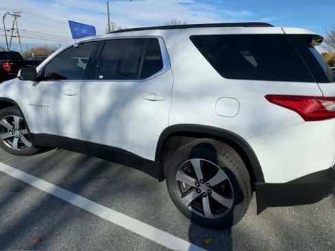 Used 2019 Chevrolet Traverse LT w/ LT Premium Package image 4