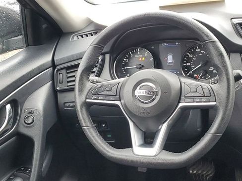 Used 2019 Nissan Rogue SV image 24