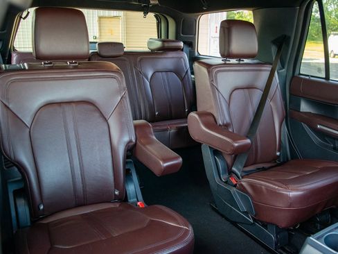 Used 2024 Ford Expedition Limited image 33