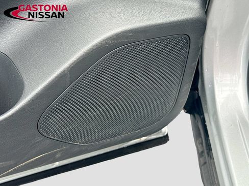 Used 2025 Nissan Rogue SV FWD image 23