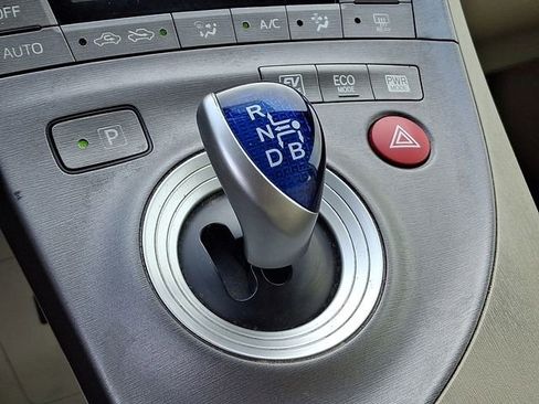 Used 2014 Toyota Prius Four image 16