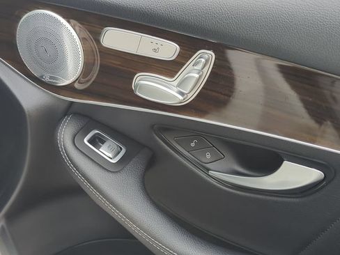 Used 2019 Mercedes-Benz GLC 300 4MATIC image 29