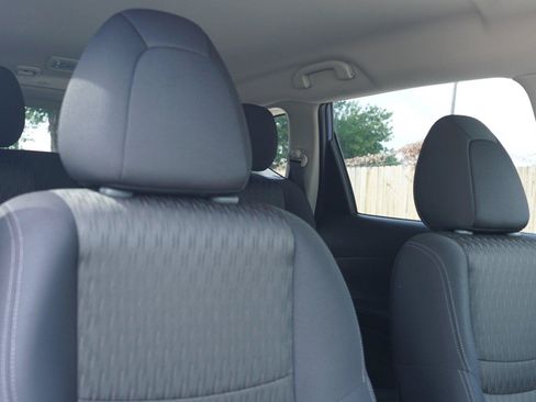 Used 2018 Nissan Rogue SV AWD/4WD image 28