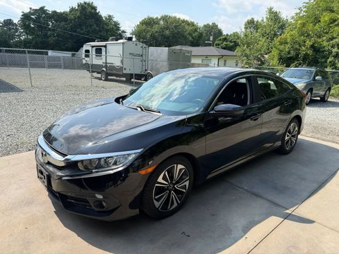 Used 2018 Honda Civic EX-T image 2