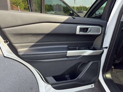 Used 2020 Ford Explorer Limited RWD image 11