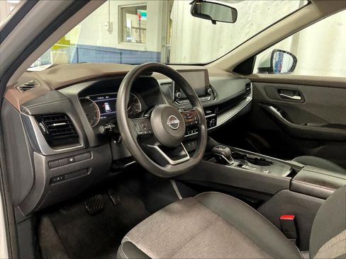 Certified 2022 Nissan Rogue SV image 8