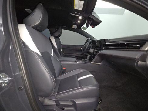 Used 2025 Toyota Camry SE w/ Convenience Package image 9