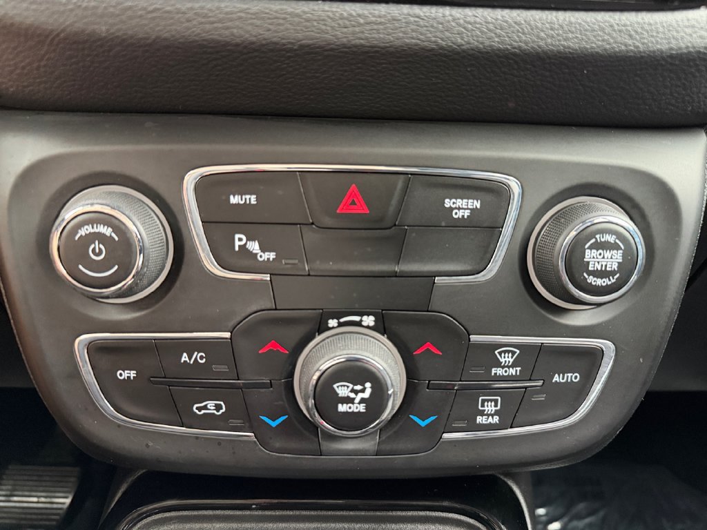 Used 2019 Jeep Compass Latitude FWD image 25