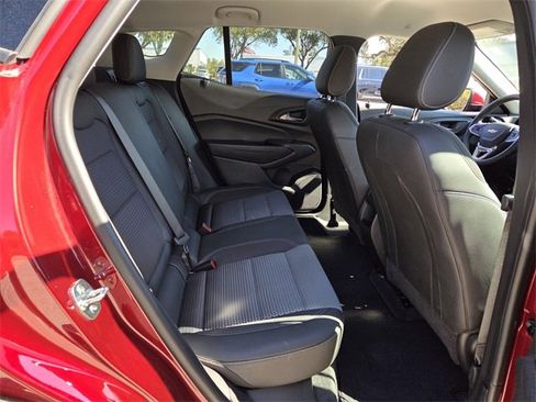 Used 2025 Chevrolet Trax LT w/ LT Convenience Package image 23
