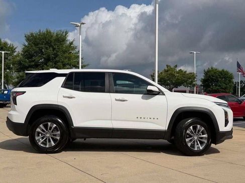 Used 2025 Chevrolet Equinox LT w/ Safety and Technology Package FWD image 5