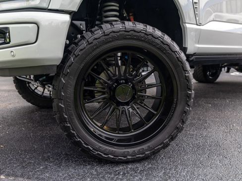 Used 2025 Ford F250 Platinum AWD/4WD image 3