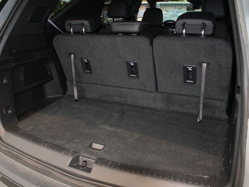 Used 2026 Chevrolet Traverse LT AWD/4WD image 8
