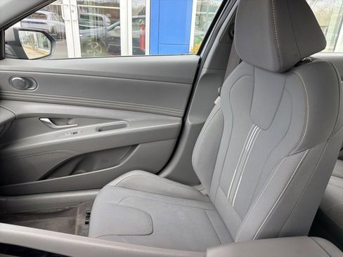Used 2023 Hyundai Elantra SEL w/ Convenience Package image 27