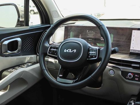 Used 2025 Kia Sorento S w/ Panoramic Sunroof Package FWD image 14