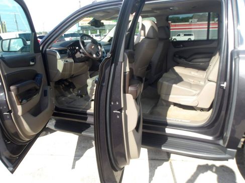 Used 2016 Chevrolet Suburban LT RWD image 15