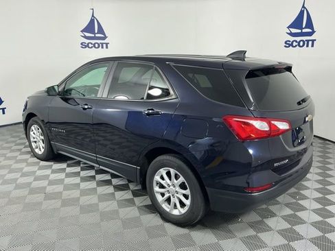 Used 2020 Chevrolet Equinox LS w/ LS Convenience Package FWD image 4
