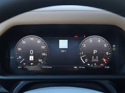 New 2026 Land Rover Defender 130 X-Dynamic SE image 27