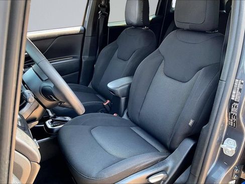 Used 2023 Jeep Renegade Latitude AWD/4WD image 23