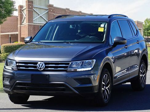Used 2021 Volkswagen Tiguan SE image 4
