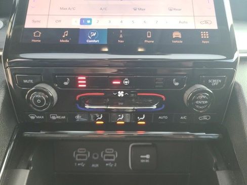 Used 2023 Jeep Grand Cherokee L Limited image 28