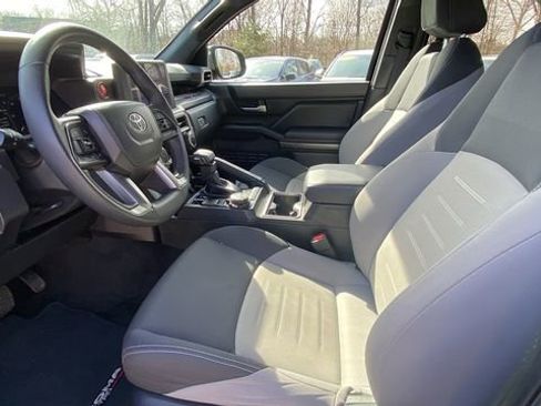 Used 2025 Toyota Tacoma TRD Off-Road image 31