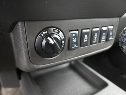 Used 2015 Nissan Frontier PRO-4X image 22