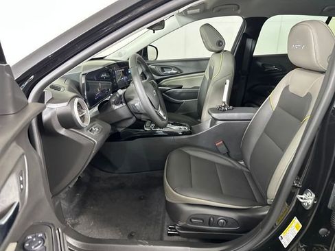 Used 2025 Chevrolet Trax ACTIV FWD image 11