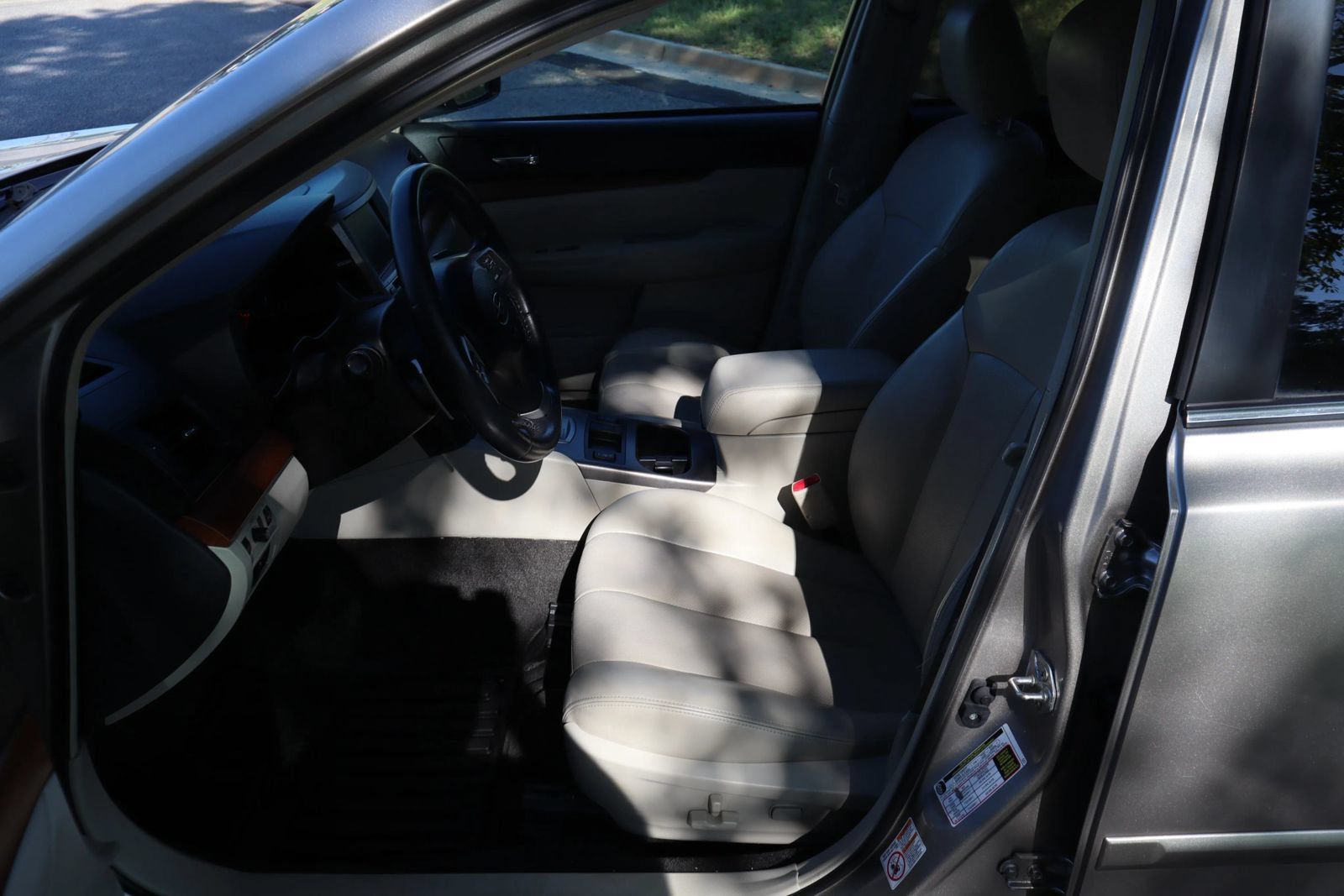 Used 2014 Subaru Outback 3.6R Limited AWD/4WD image 9