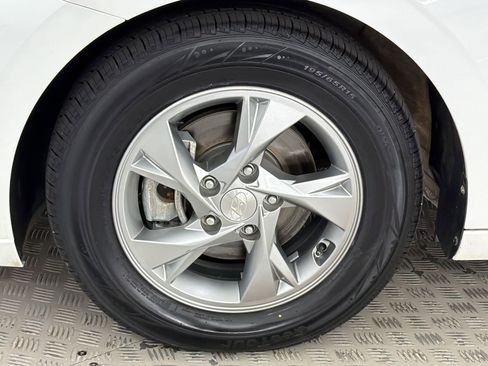 Used 2023 Hyundai Elantra SE FWD image 10