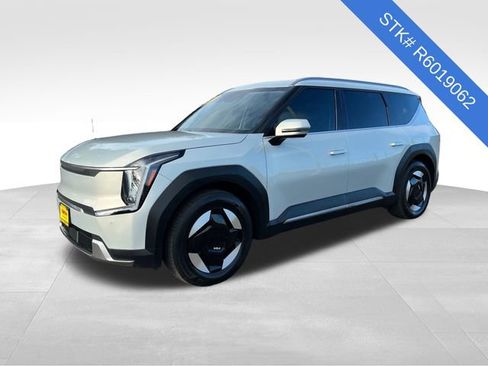 Used 2024 Kia EV9 Wind image 3