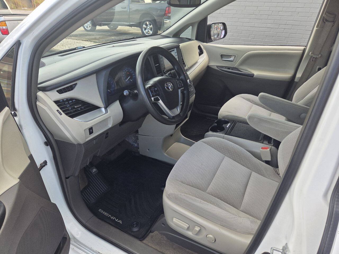 Used 2018 Toyota Sienna LE FWD image 8