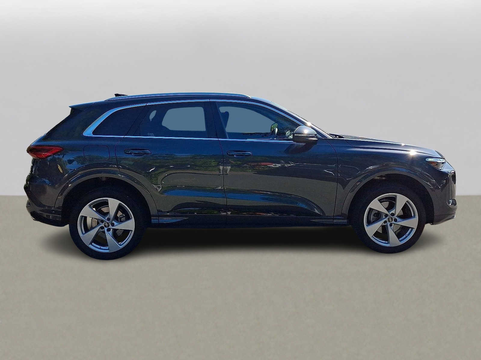 Certified 2025 Audi Q5 Premium Plus w/ Premium Plus AWD/4WD image 32