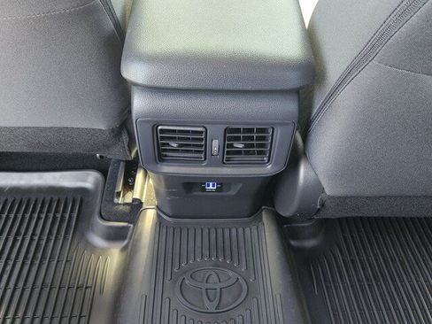 Used 2023 Toyota RAV4 LE AWD/4WD image 10