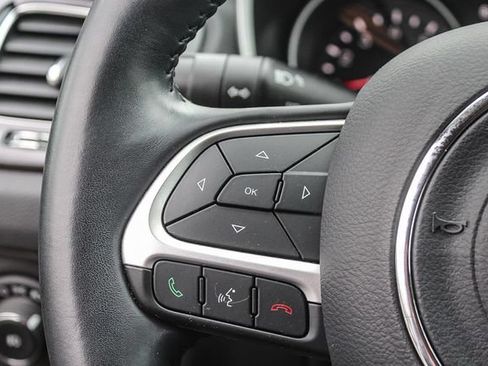 Used 2019 Jeep Compass Latitude FWD image 29