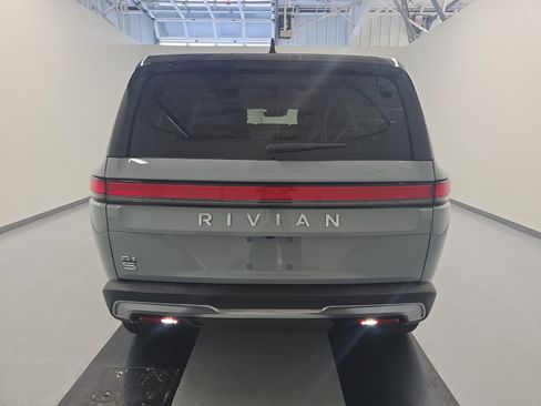 Used 2025 Rivian R1S Adventure Dual AWD/4WD image 4