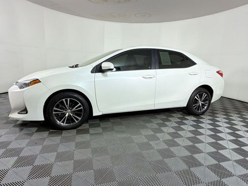 Used 2018 Toyota Corolla LE w/ LE Premium Package w/Moonroof FWD image 2