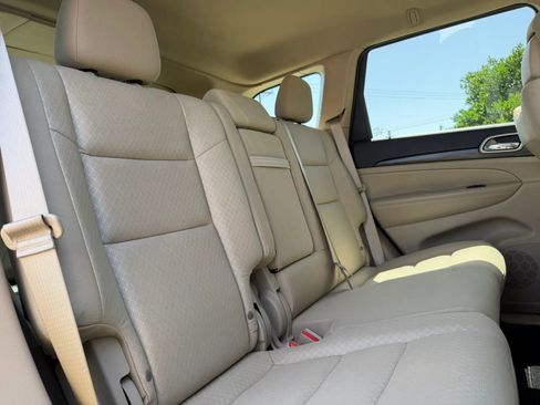 Used 2021 Jeep Grand Cherokee Laredo image 18