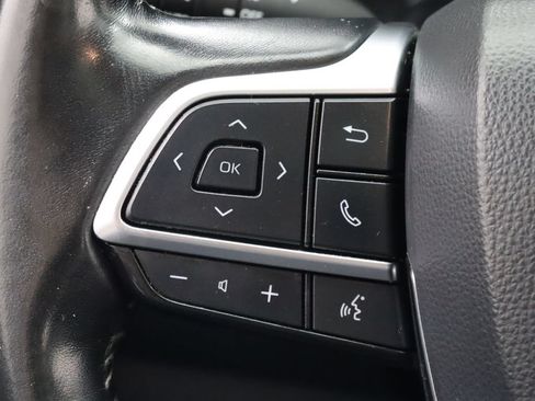 Used 2021 Toyota Highlander XLE AWD/4WD image 16