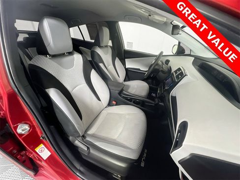 Used 2017 Toyota Prius Two w/ Carpet Mat Package image 25