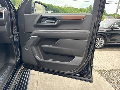 Used 2026 GMC Yukon Denali w/ Sun & Power Step Package AWD/4WD image 42